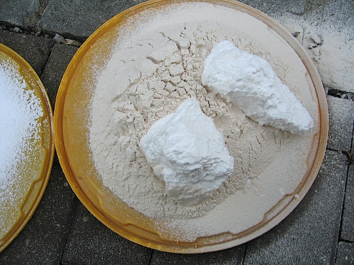 tl_files/demografiken/galerie/Klumpen auf bienenhilfe auf Deckel.JPG